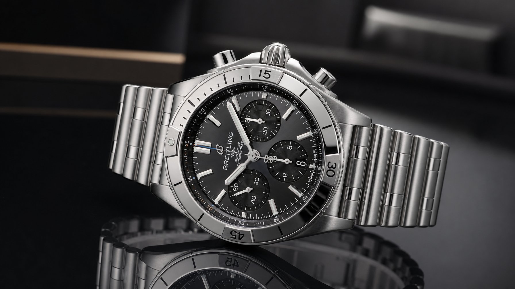 Jam tangan Breitling Chronomat 2026 dengan tampilan detail dan latar belakang sederhana.