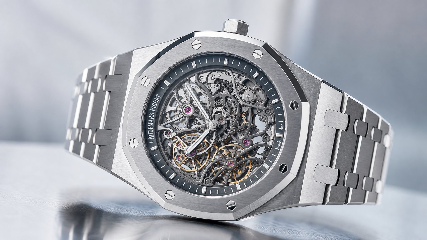 Jam tangan Audemars Piguet Royal Oak Openworked terbaru tahun 2026 diletakkan di permukaan bersih dengan latar belakang buram.