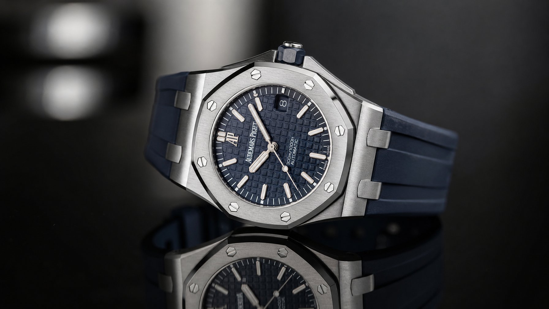 Jam tangan Audemars Piguet Royal Oak Offshore 37mm 2026 diletakkan di atas permukaan hitam mengkilap dengan latar belakang minimalis.