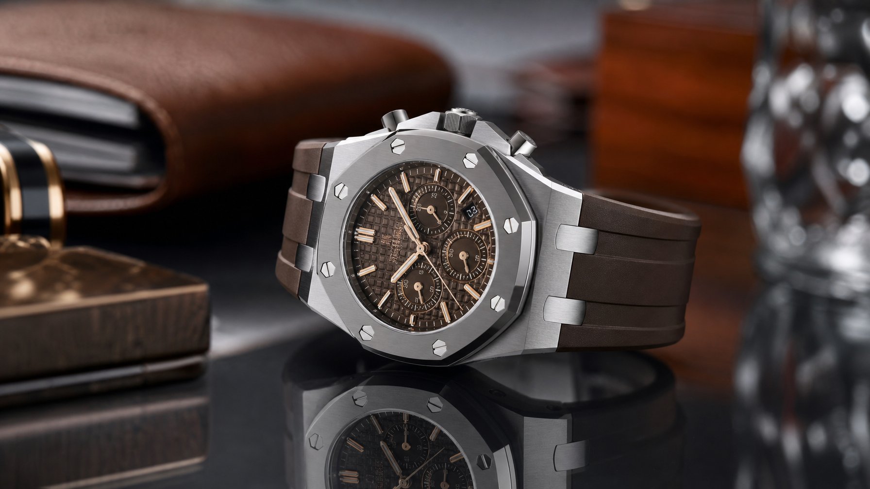Jam tangan Audemars Piguet Royal Oak Offshore 37mm 2026 diletakkan di permukaan gelap dengan latar belakang buram.