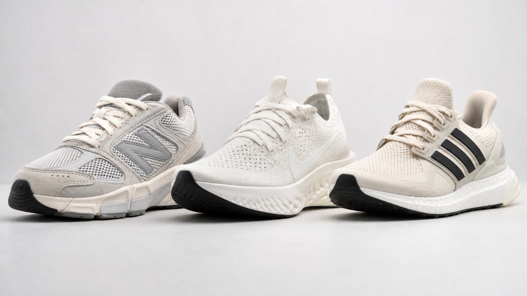 Tiga pasang sepatu olahraga dari New Balance, Nike, dan Adidas yang disusun berdampingan untuk perbandingan kenyamanan.