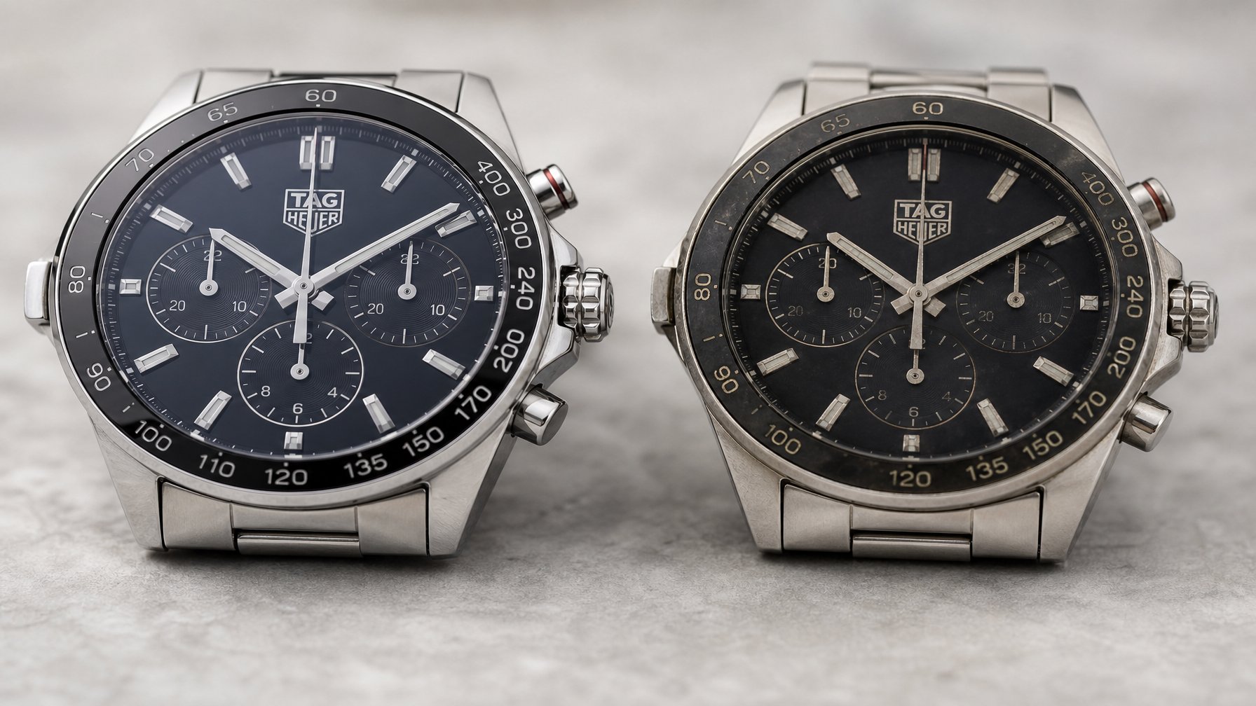 Dua jam tangan pria Tag Heuer berdampingan, satu asli dan satu palsu, dengan latar belakang netral.