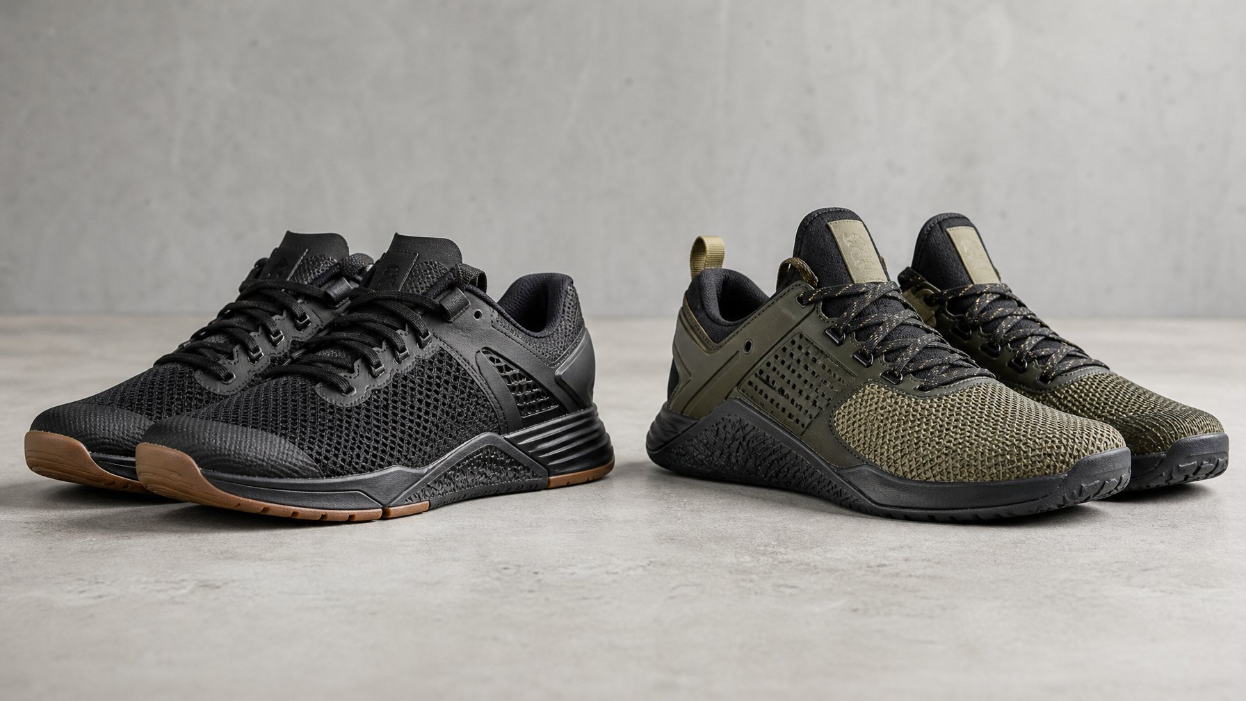 Dua pasang sepatu training untuk CrossFit diletakkan berdampingan, satu dari Under Armour dan satu dari merek lain, di atas latar belakang netral.