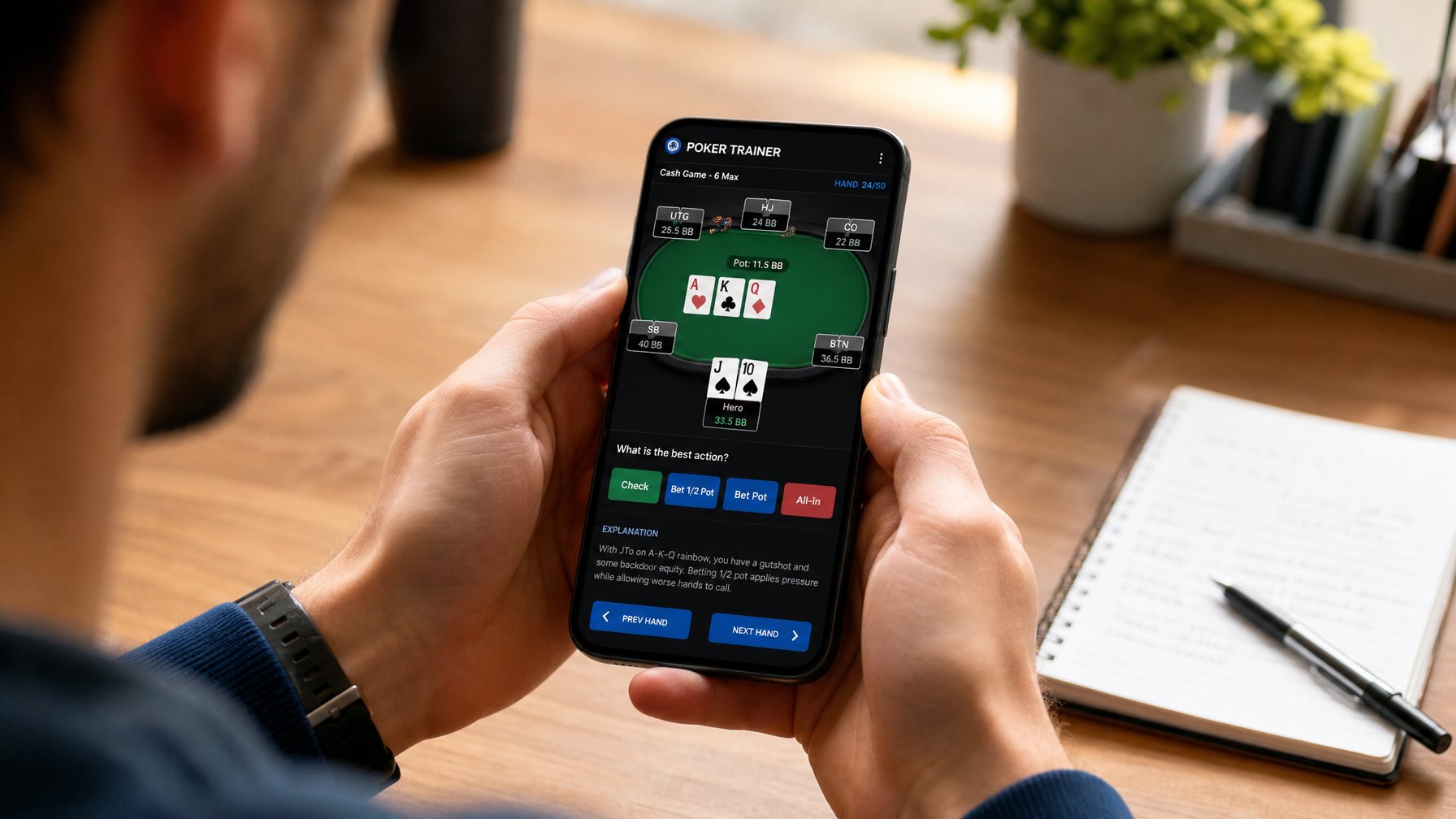 Seseorang memegang smartphone yang menampilkan aplikasi pelatihan poker dengan kartu dan chip di layar.