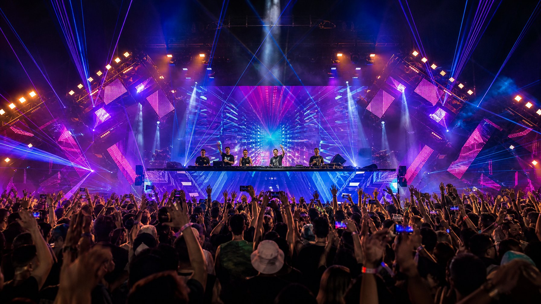 DJ internasional tampil di panggung festival malam dengan lampu warna-warni dan penonton yang antusias.