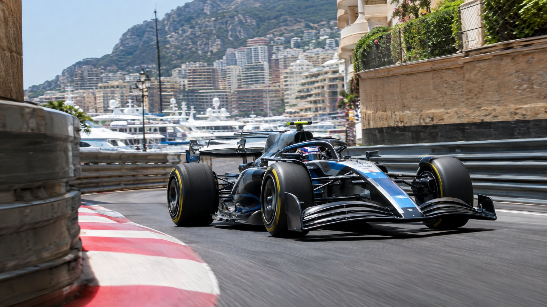 Mobil balap Formula 1 melaju di tikungan sempit Sirkuit Jalan Raya Monaco.