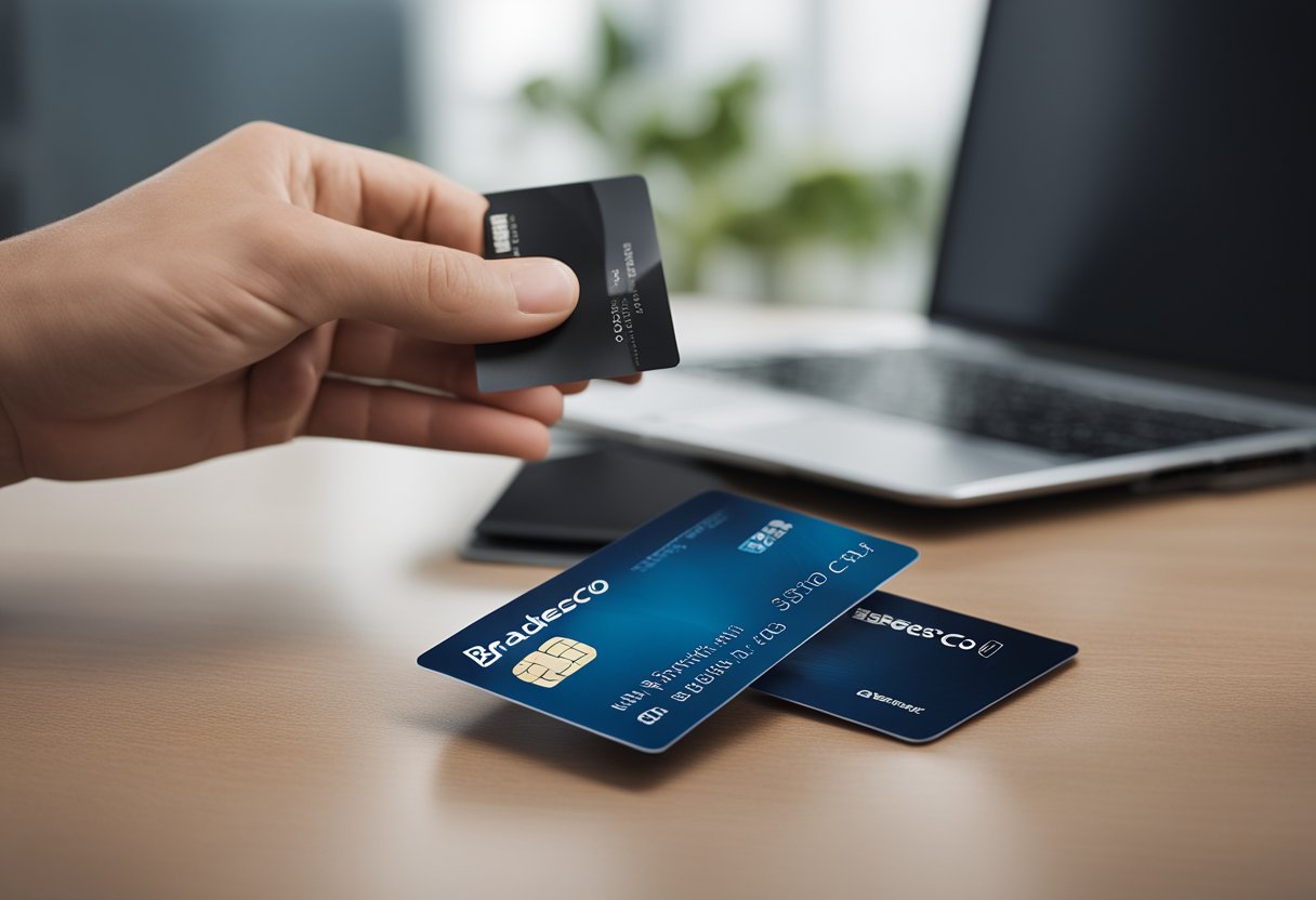 Uma mão segurando um cartão de Assinatura Bradesco, com uma tela de computador mostrando os passos para solicitá-lo